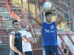 Foto de la galería: Guaraní calienta motores: derrotó a Atlético Oberá en otro amistoso