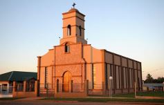 Foto de la galería: El ministro Frigerio recorrió viviendas del Procrear en Itaembé Guazú