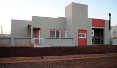 Foto de la galería: El ministro Frigerio recorrió viviendas del Procrear en Itaembé Guazú