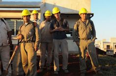 Foto de la galería: El ministro Frigerio recorrió viviendas del Procrear en Itaembé Guazú