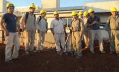 Foto de la galería: El ministro Frigerio recorrió viviendas del Procrear en Itaembé Guazú