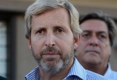 Foto de la galería: El ministro Frigerio recorrió viviendas del Procrear en Itaembé Guazú