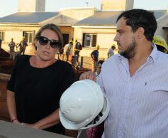 Foto de la galería: El ministro Frigerio recorrió viviendas del Procrear en Itaembé Guazú