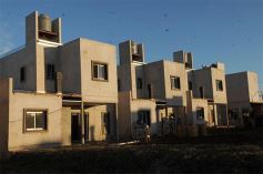 Foto de la galería: El ministro Frigerio recorrió viviendas del Procrear en Itaembé Guazú