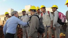 Foto de la galería: El ministro Frigerio recorrió viviendas del Procrear en Itaembé Guazú