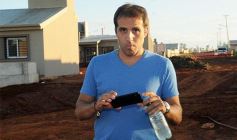 Foto de la galería: El ministro Frigerio recorrió viviendas del Procrear en Itaembé Guazú