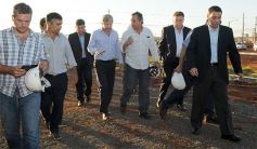 Foto de la galería: El ministro Frigerio recorrió viviendas del Procrear en Itaembé Guazú