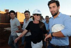 Foto de la galería: El ministro Frigerio recorrió viviendas del Procrear en Itaembé Guazú