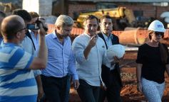 Foto de la galería: El ministro Frigerio recorrió viviendas del Procrear en Itaembé Guazú