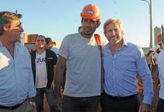 Foto de la galería: El ministro Frigerio recorrió viviendas del Procrear en Itaembé Guazú