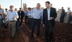 Foto de la galería: El ministro Frigerio recorrió viviendas del Procrear en Itaembé Guazú