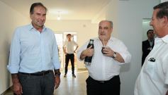Foto de la galería: El ministro Frigerio recorrió viviendas del Procrear en Itaembé Guazú