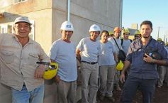 Foto de la galería: El ministro Frigerio recorrió viviendas del Procrear en Itaembé Guazú