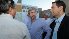 Foto de la galería: El ministro Frigerio recorrió viviendas del Procrear en Itaembé Guazú
