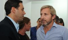 Foto de la galería: El ministro Frigerio recorrió viviendas del Procrear en Itaembé Guazú
