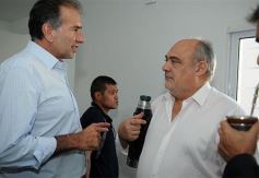 Foto de la galería: El ministro Frigerio recorrió viviendas del Procrear en Itaembé Guazú
