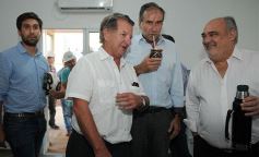 Foto de la galería: El ministro Frigerio recorrió viviendas del Procrear en Itaembé Guazú