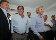 Foto de la galería: El ministro Frigerio recorrió viviendas del Procrear en Itaembé Guazú