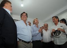 Foto de la galería: El ministro Frigerio recorrió viviendas del Procrear en Itaembé Guazú