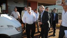 Foto de la galería: El ministro Frigerio recorrió viviendas del Procrear en Itaembé Guazú