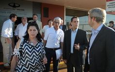 Foto de la galería: El ministro Frigerio recorrió viviendas del Procrear en Itaembé Guazú