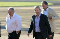 Foto de la galería: El ministro Frigerio recorrió viviendas del Procrear en Itaembé Guazú