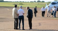 Foto de la galería: El ministro Frigerio recorrió viviendas del Procrear en Itaembé Guazú