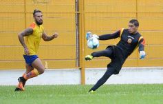 Foto de la galería: El Colectivero derrotó a For Ever en otro amistoso de pretemporada