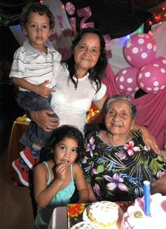 Foto de la galería: Los 91 años de María Daluz Lorenzo, entre asado y chamamé