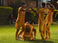 Foto de la galería: En una ráfaga Crucero lo dio vuelta y derrotó de local a Los Andes