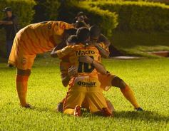 Foto de la galería: En una ráfaga Crucero lo dio vuelta y derrotó de local a Los Andes