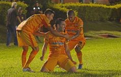 Foto de la galería: En una ráfaga Crucero lo dio vuelta y derrotó de local a Los Andes