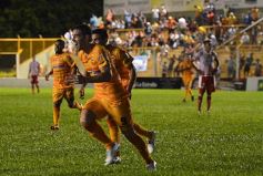 Foto de la galería: En una ráfaga Crucero lo dio vuelta y derrotó de local a Los Andes