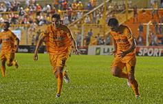 Foto de la galería: En una ráfaga Crucero lo dio vuelta y derrotó de local a Los Andes