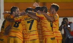 Foto de la galería: En una ráfaga Crucero lo dio vuelta y derrotó de local a Los Andes