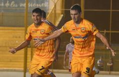 Foto de la galería: En una ráfaga Crucero lo dio vuelta y derrotó de local a Los Andes