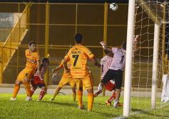 Foto de la galería: En una ráfaga Crucero lo dio vuelta y derrotó de local a Los Andes