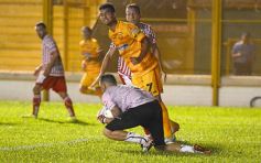 Foto de la galería: En una ráfaga Crucero lo dio vuelta y derrotó de local a Los Andes