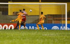 Foto de la galería: En una ráfaga Crucero lo dio vuelta y derrotó de local a Los Andes