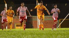 Foto de la galería: En una ráfaga Crucero lo dio vuelta y derrotó de local a Los Andes