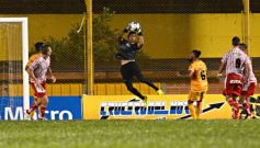 Foto de la galería: En una ráfaga Crucero lo dio vuelta y derrotó de local a Los Andes