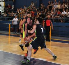 Foto de la galería: Tokio derrotó a Mitre en la primera del Provincial de básquet