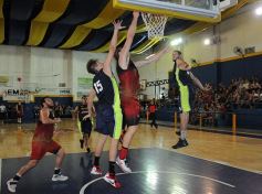 Foto de la galería: Tokio derrotó a Mitre en la primera del Provincial de básquet