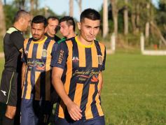 Foto de la galería: Aplastante triunfo de Mitre ante El Brete