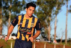 Foto de la galería: Aplastante triunfo de Mitre ante El Brete