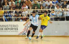 Foto de la galería: Posadas vibró con el superclásico sudamericano de Futsal