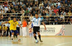 Foto de la galería: Posadas vibró con el superclásico sudamericano de Futsal