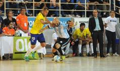 Foto de la galería: Posadas vibró con el superclásico sudamericano de Futsal