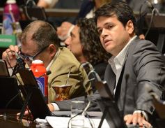 Foto de la galería: Primera sesión del año en la Legislatura