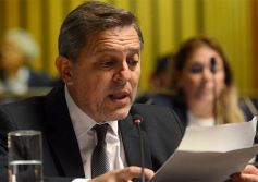 Foto de la galería: Primera sesión del año en la Legislatura